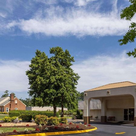 Hotel Super 8 By Wyndham Williamsburg/Historic Area Exterior foto