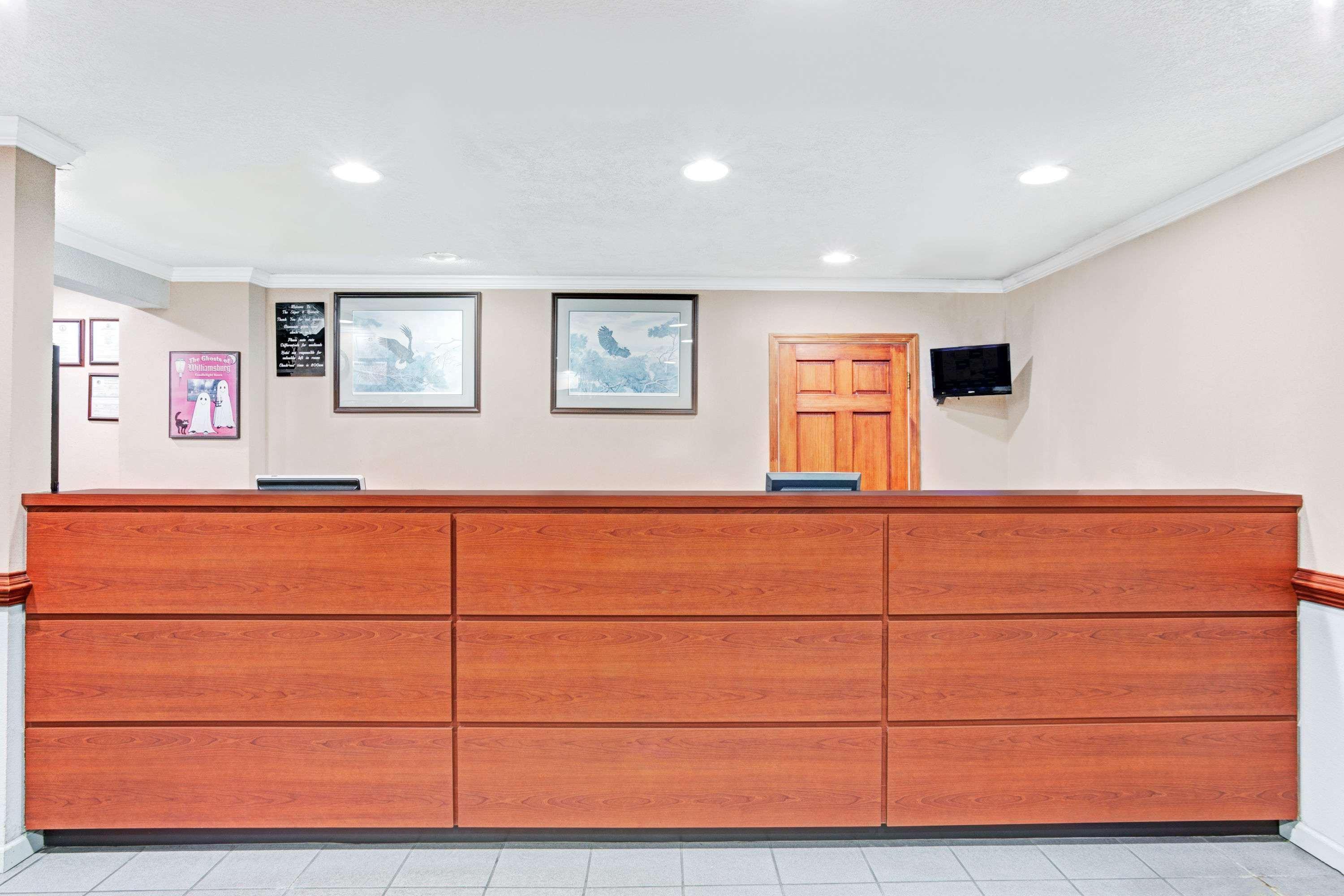 Hotel Super 8 By Wyndham Williamsburg/Historic Area Exterior foto